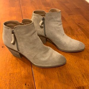 Frye & Co. Beige Booties Size 10